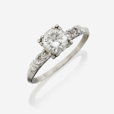 Lot 49 - A diamond solitaire