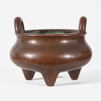 Lot 27 - A Chinese patinated bronze tripod censer 铜香炉一颗