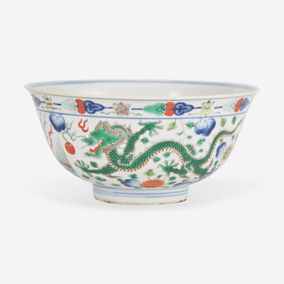 Lot 91 - A Chinese wucai-decorated "Dragon and Phoenix" porcelain bowl 五彩龙凤碗