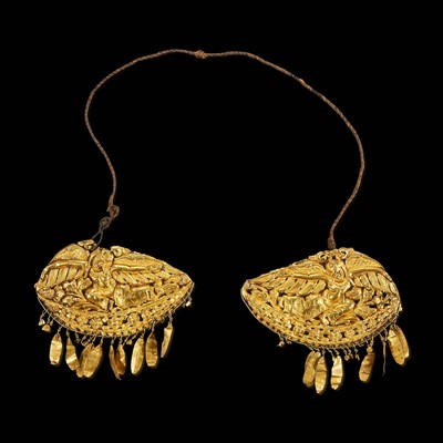 Lot 66 - A pair of Asian gold repoussé plaques 錾刻金牌饰一对