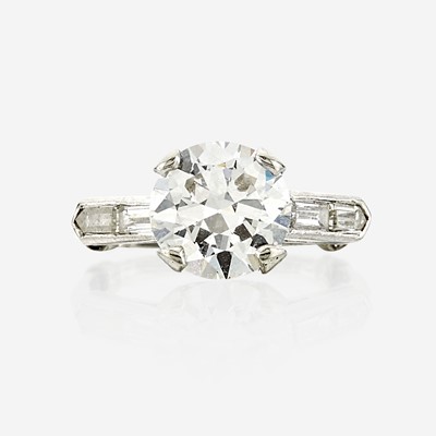 Lot 86 - A diamond solitaire