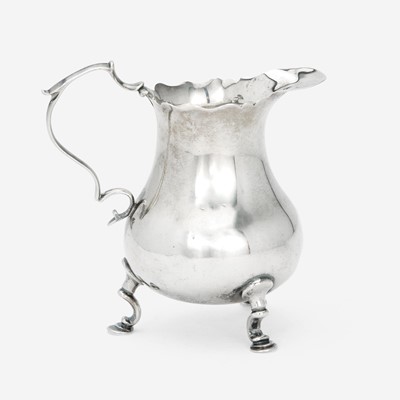 Lot 26 - A silver cream pot