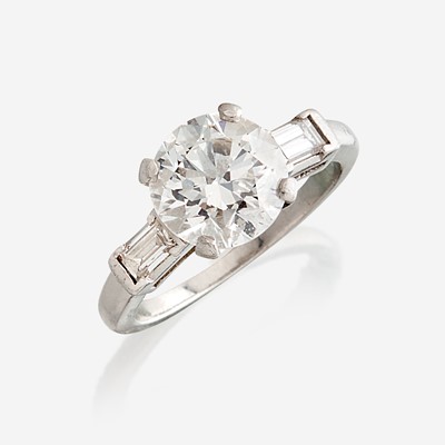 Lot 83 - A diamond solitaire