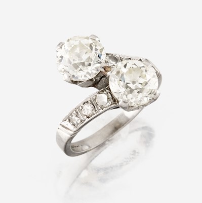 Lot 6 - A diamond and platinum ring