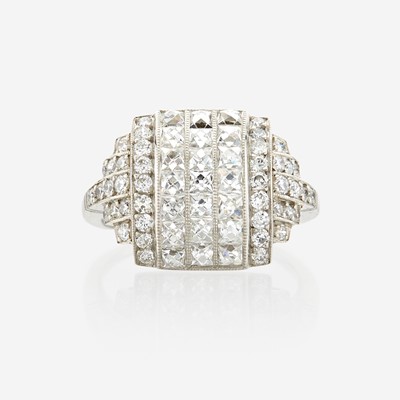 Lot 26 - A diamond and platinum ring