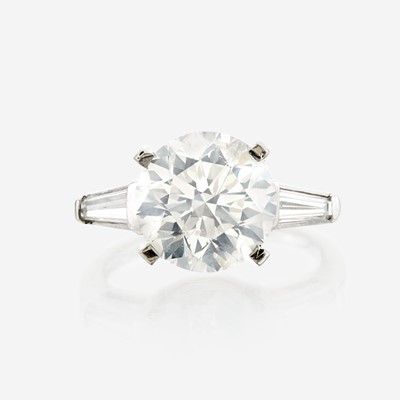 Lot 90 - A diamond solitaire