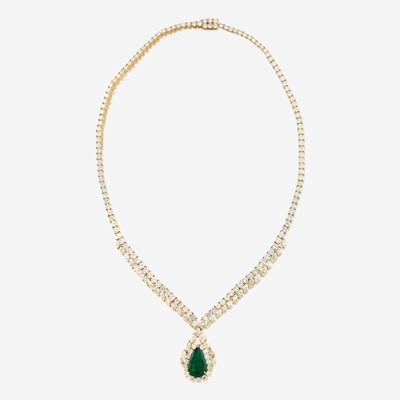 Lot 60 - An emerald, diamond, and gold necklace