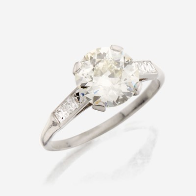 Lot 84 - A diamond solitaire