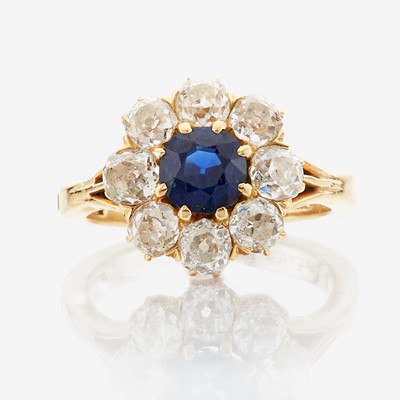 Lot 4 - A sapphire, diamond, and gold ring