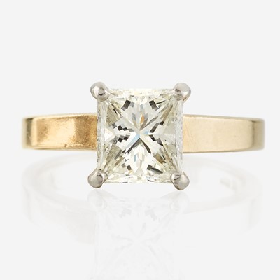 Lot 56 - A diamond solitaire