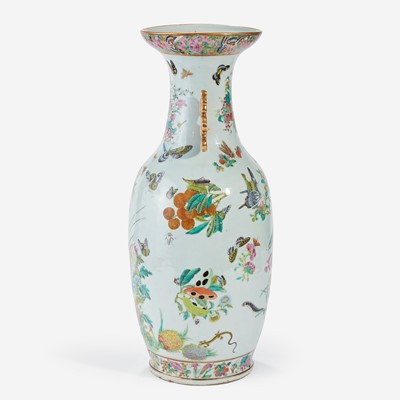 Lot 91 - A Chinese Export Porcelain Famille Rose Vase