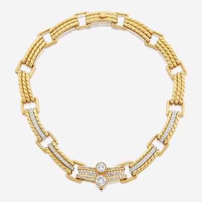 Lot 51 - A diamond and gold necklace