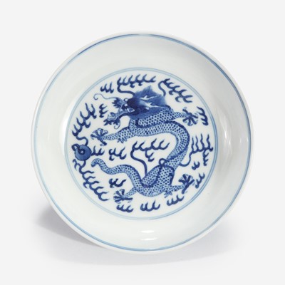 Lot 82 - A Chinese blue and white porcelain "Dragon" dish